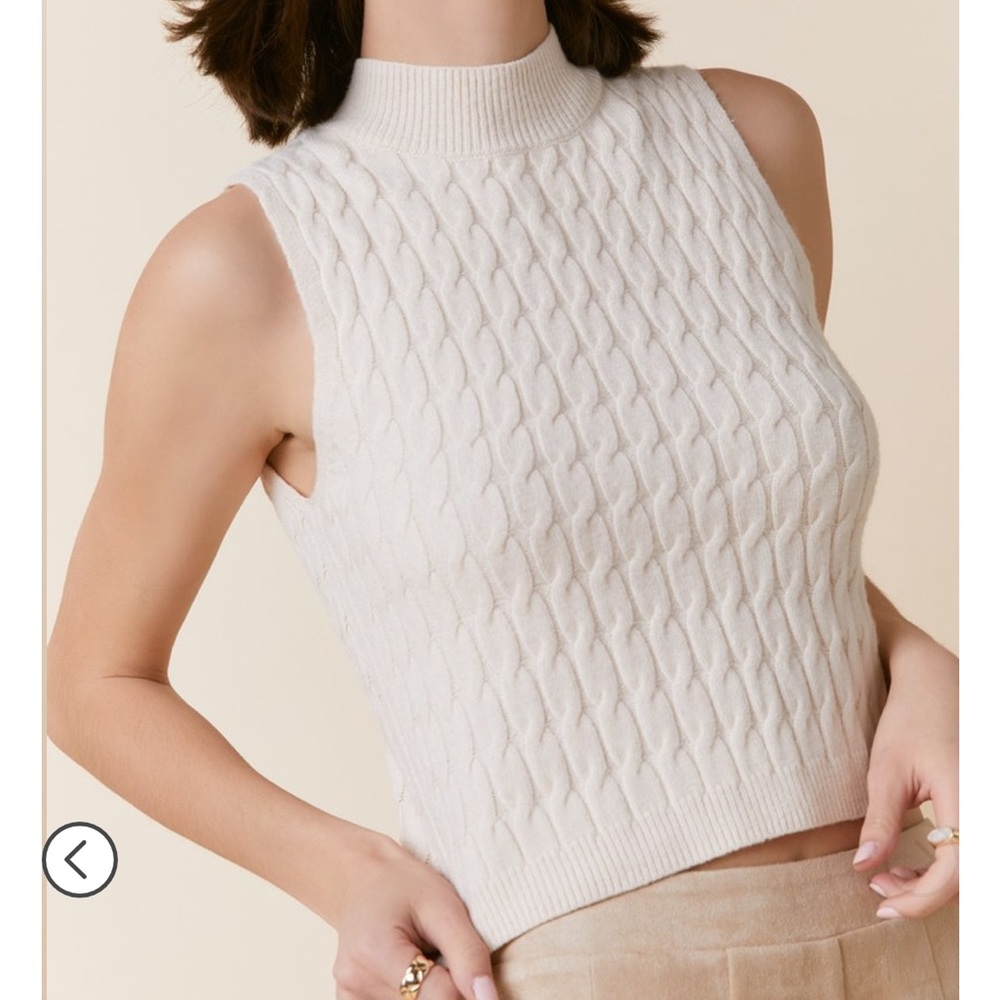 Francesca’s Molly Cable Knit Mock Neck Sweater Vest NWT!